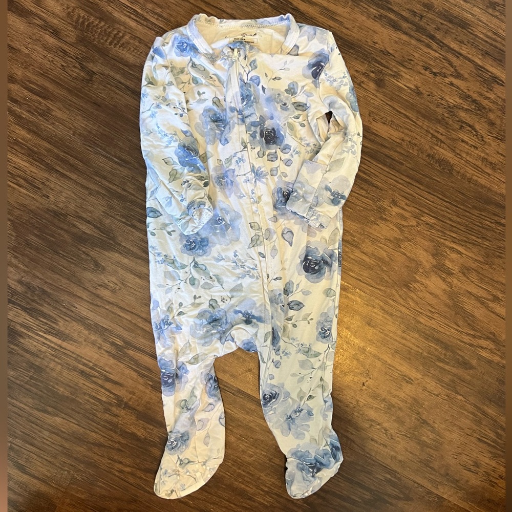 Cayden Lane Blue Floral Bamboo Pajamas - Newborn
